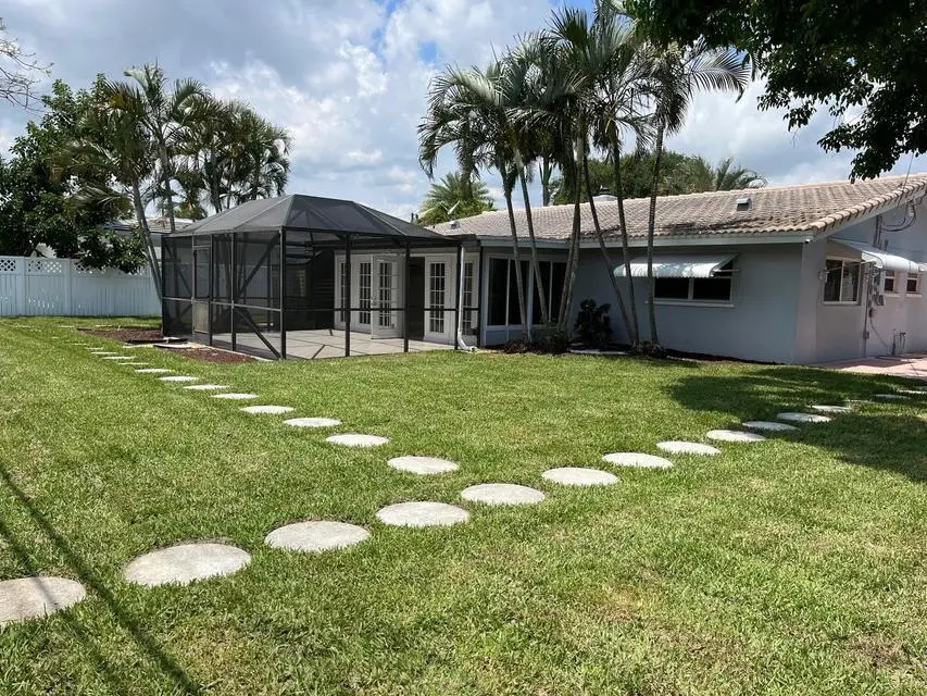 yard at 1288 SW 7th Street, Boca Raton