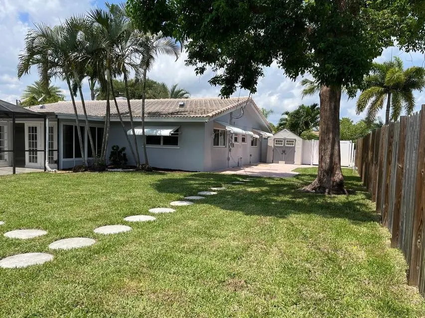 yard 6 at 1288 SW 7th Street, Boca Raton