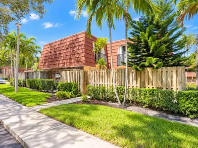 9851 NW 6th Place, Plantation – Townhouse for sale