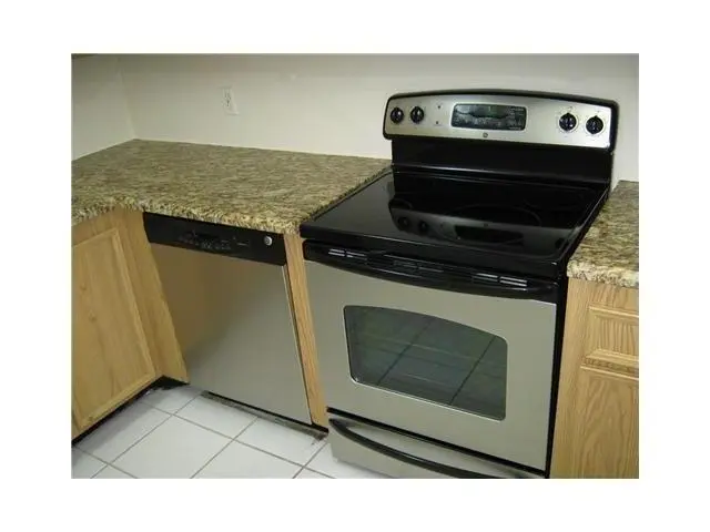 GRANITE COUNTER TOPS STAINLESS APPLI at 733 SE 1ST Street 310, Deerfield Beach