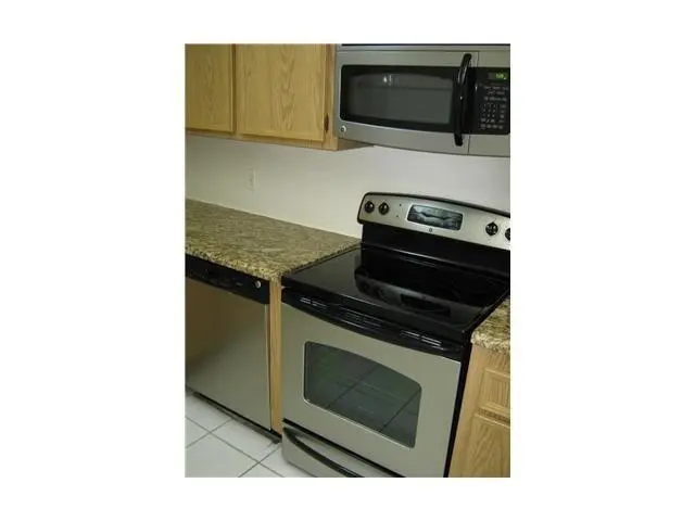 MICROWAVE, SMOOTH TOP RANGE at 733 SE 1ST Street 310, Deerfield Beach