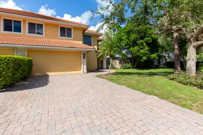 1036 STAGHORN Street, Wellington – Townhouse for rent