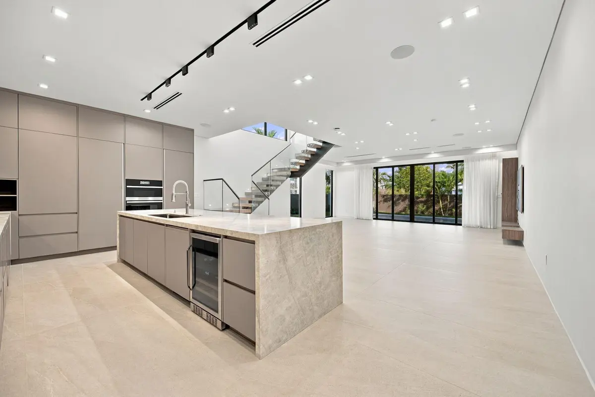 8-web-or-mls-1003-ne-3rd-st at 1003 NE 3rd Street, Fort Lauderdale