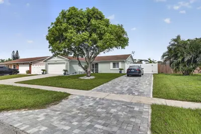 10145 Penzance Lane, Royal Palm Beach – Single Family Residence for sale