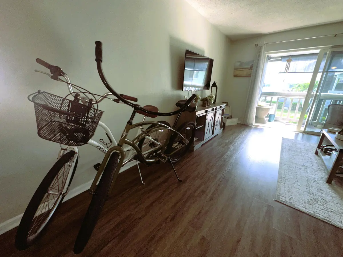 beach cruisers at 322 N Federal Highway 238-N, Deerfield Beach