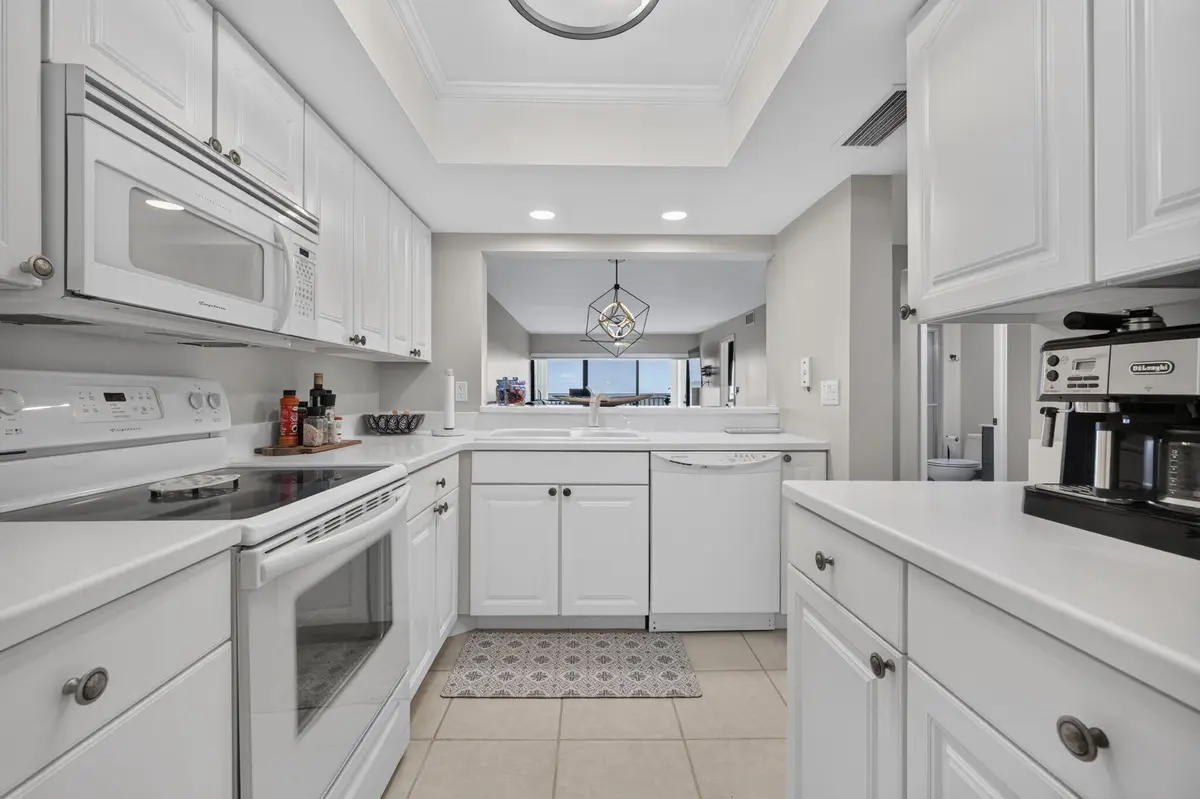8-web-or-mls-3A5A6887 at 10152 S OCEAN Drive 213B, Jensen Beach