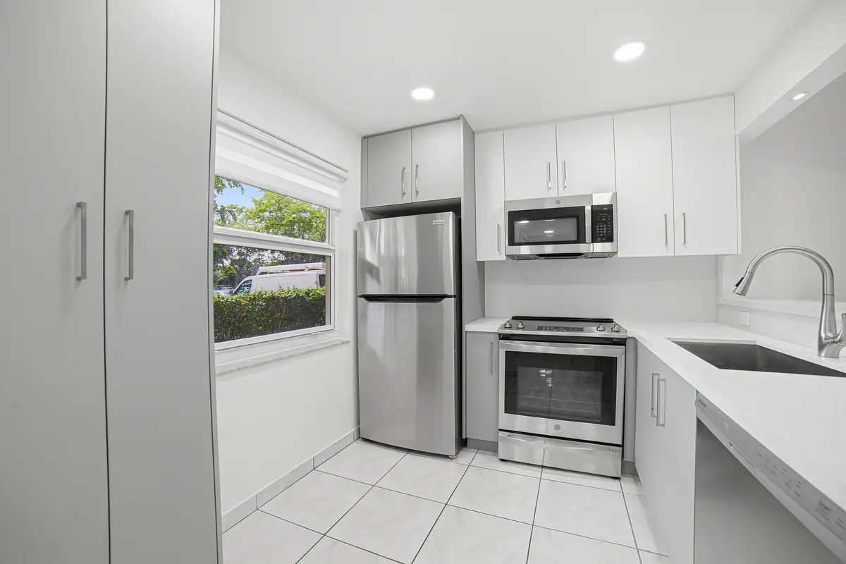 08-Kitchen at 3121 NW 47TH Avenue 109, Lauderdale Lakes