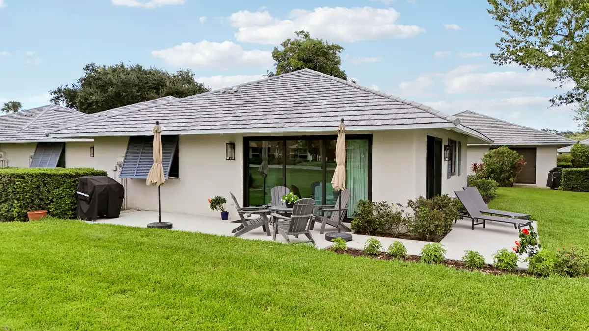 Huge wraparound patio. at 815 Club Drive, Palm Beach Gardens