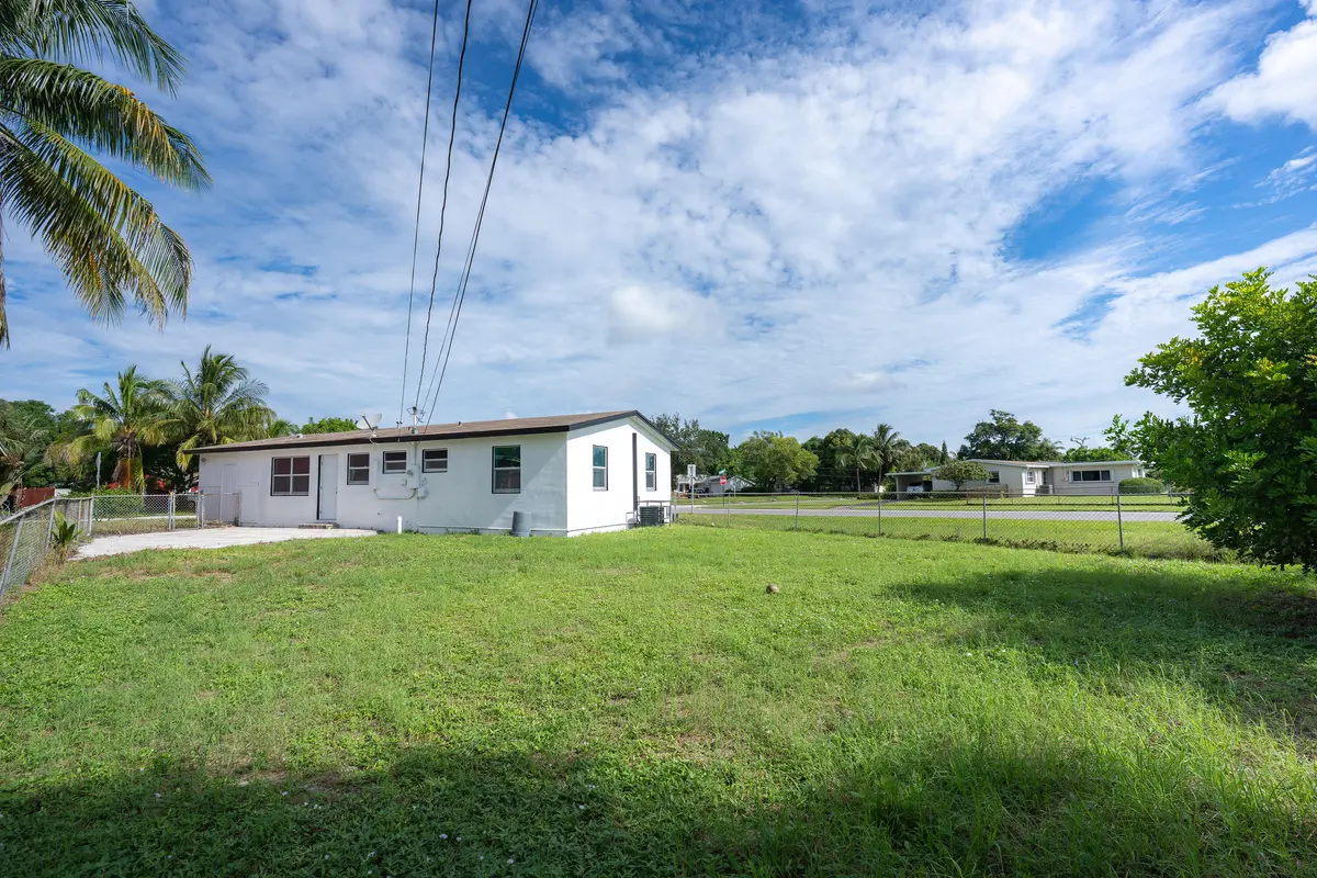 Somer-9 at 1420 9th Street, Lake Park