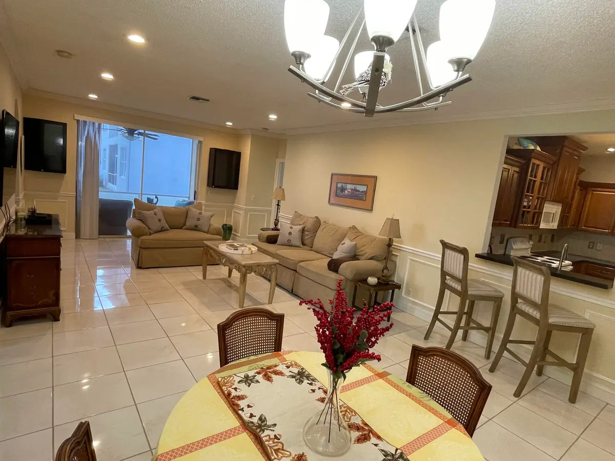 Dining Kitchen passthrough at 7911 Laina Lane 1, Boynton Beach