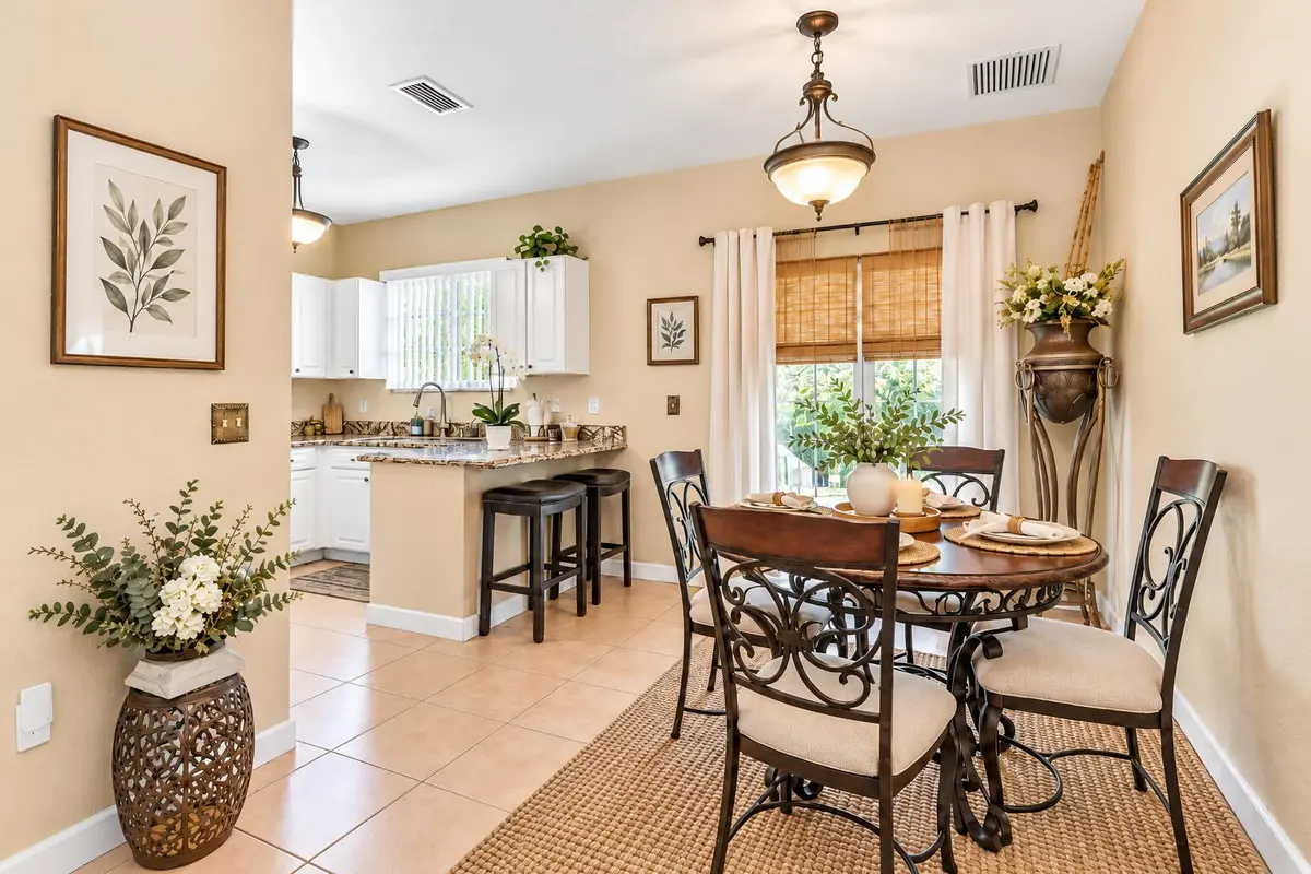Dining Area at 2711 NE 4 Street 101, Homestead