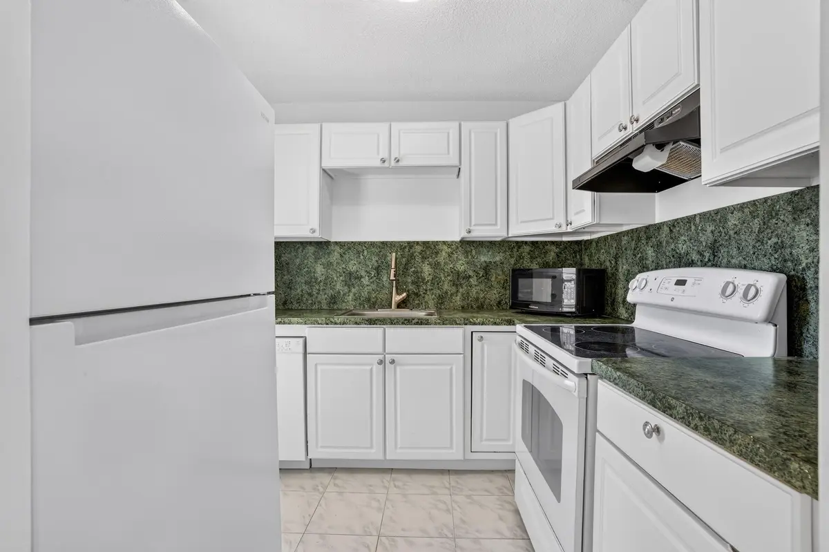 Horizon 404 KITCHEN at 2555 NE 11TH Street 404, Fort Lauderdale