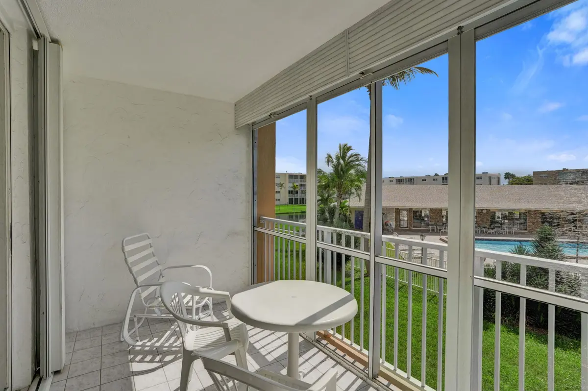 Pool view:patio at 202 SE 10TH Street 203, Dania Beach