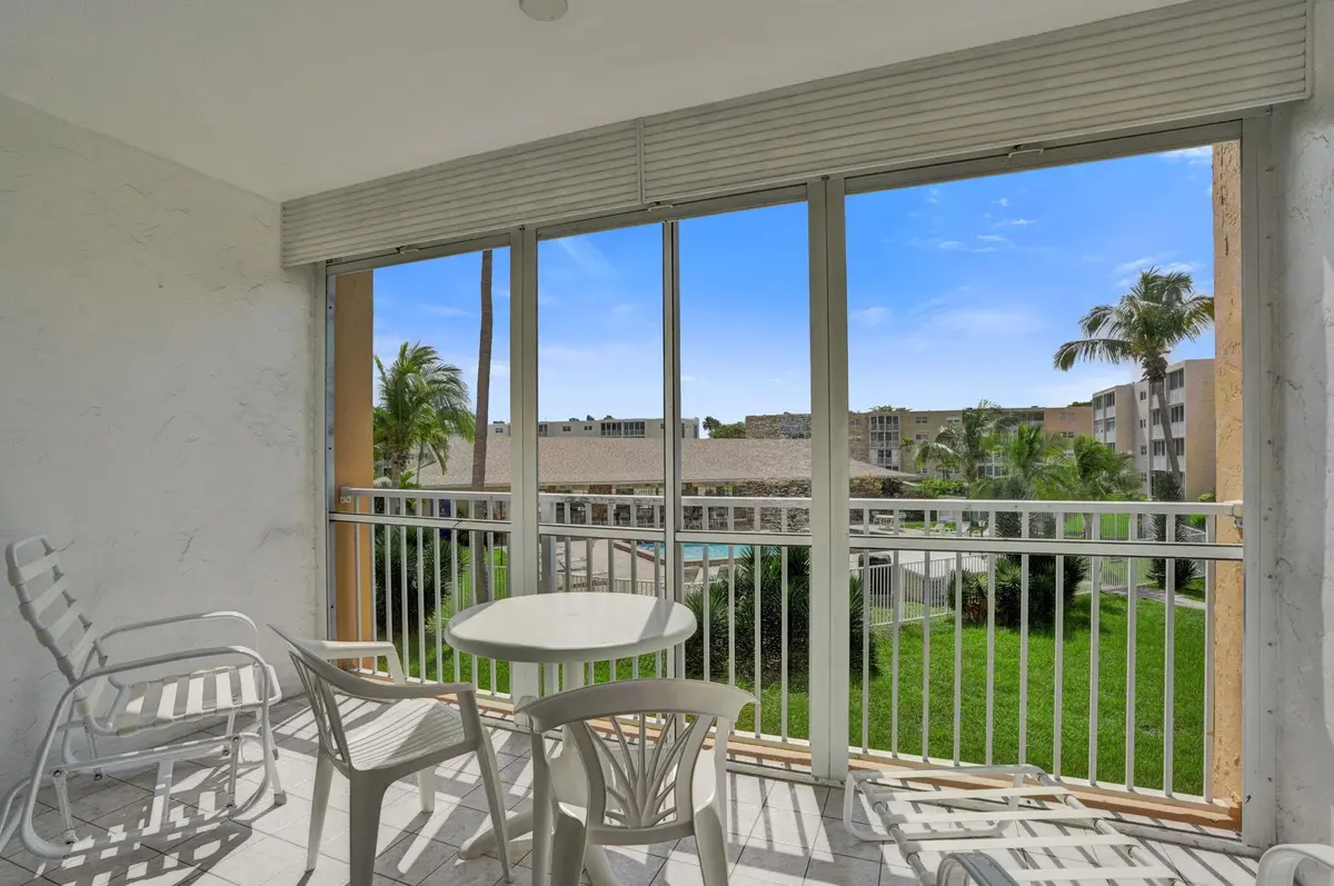 Patio at 202 SE 10TH Street 203, Dania Beach