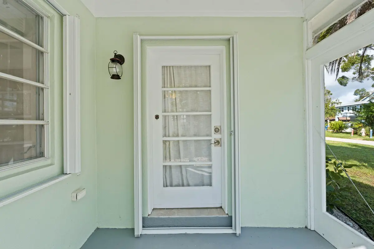 4-web-or-mls-A7401812 at 128 E Central Boulevard, Lantana