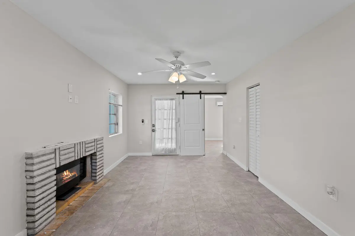 7-web-or-mls-A7401713 at 128 E Central Boulevard, Lantana