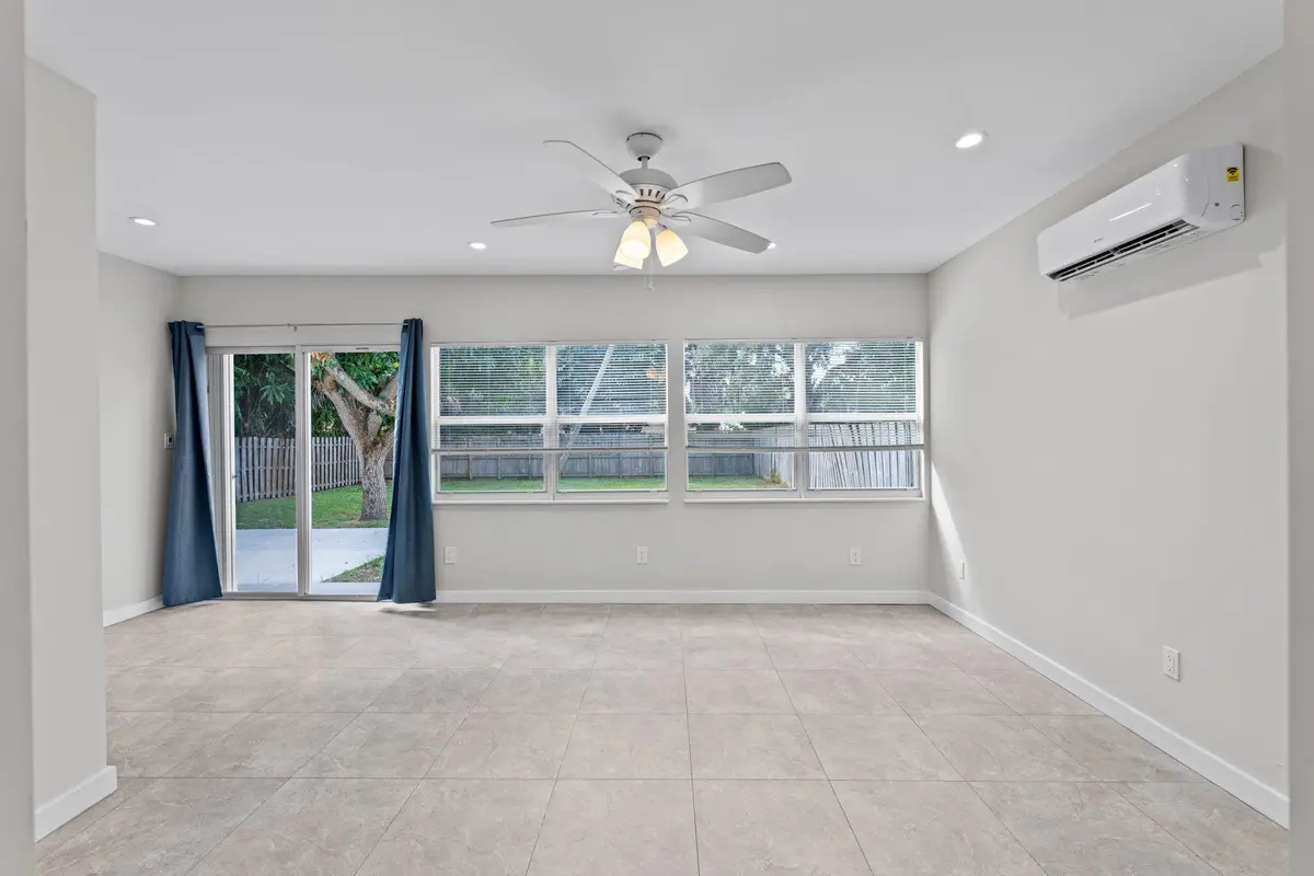 12-web-or-mls-A7401766 at 128 E Central Boulevard, Lantana