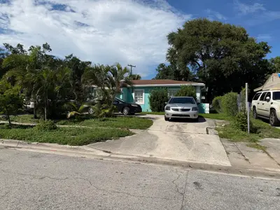 386 W 15TH Street, Riviera Beach – Single Family Residence for sale