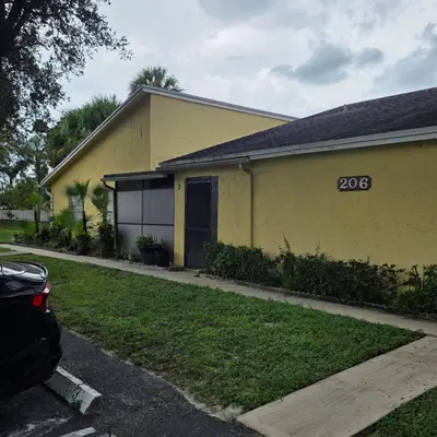 206 SPARROW Drive 2, Royal Palm Beach – Condominium for sale