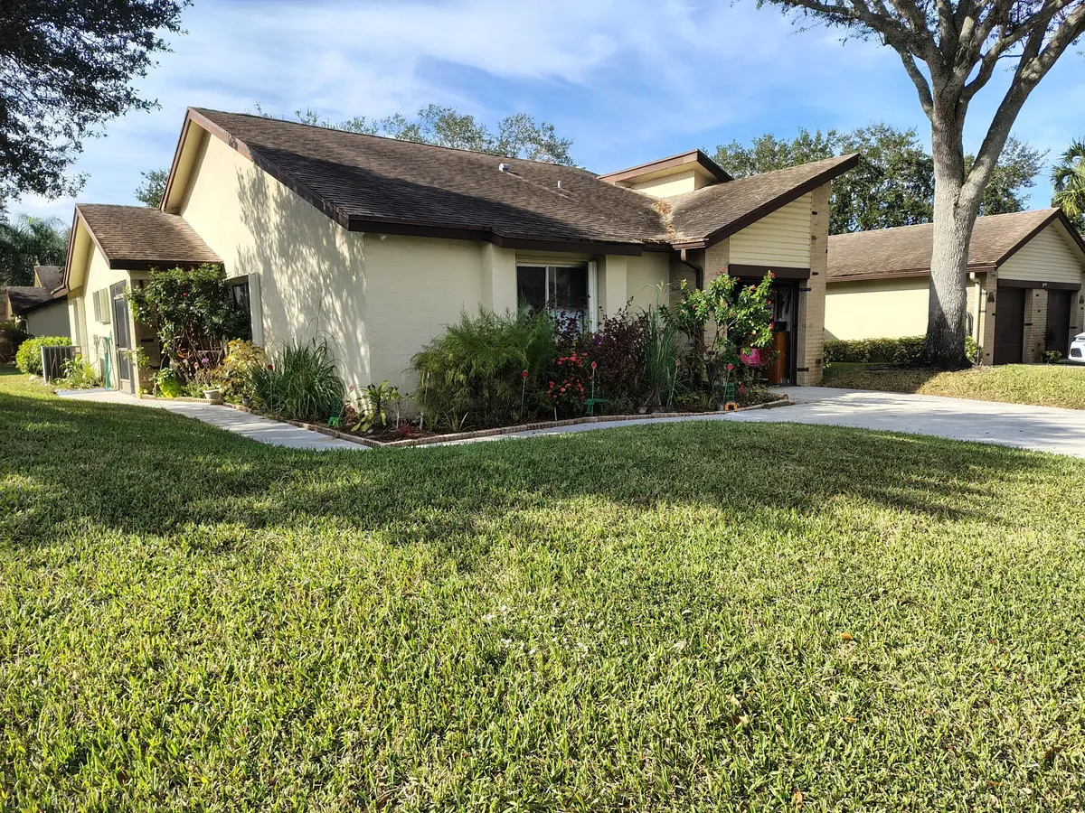 125 RAMBLEWOOD Circle, Royal Palm Beach, FL – photo 1
