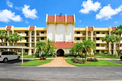 23370 CAROLWOOD Lane 203, Boca Raton – Condominium for sale
