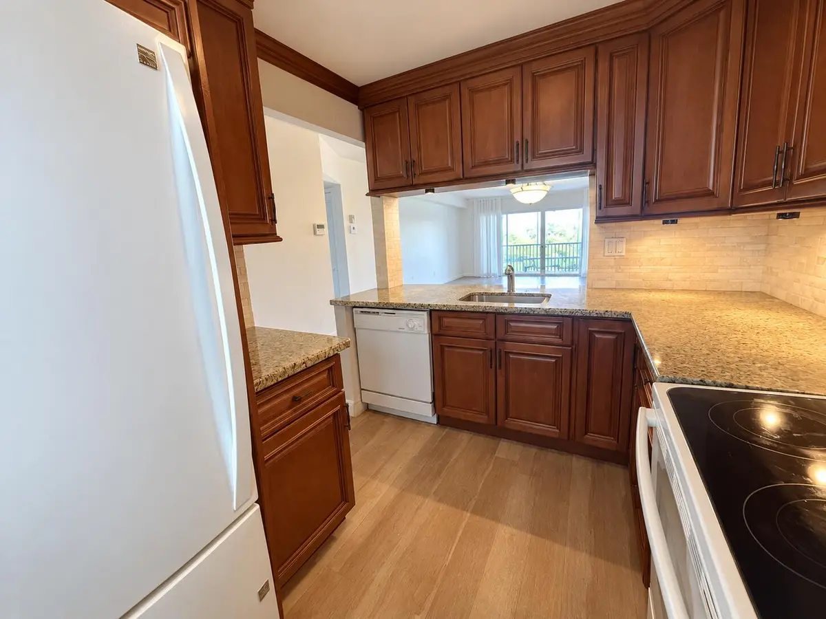 kitchen at 1427 E Hillsboro Boulevard Apt 528, Deerfield Beach