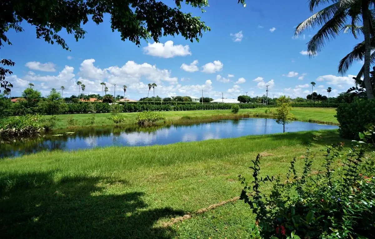 Lots of Privacy at 2546 COUNTRY GOLF Drive, Wellington