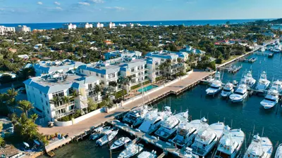 178 Lake Drive 4201, Palm Beach Shores – Condominium for sale