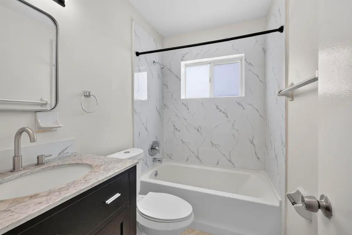 11-web-or-mls-8I8A5114 at 151 SE 6TH Avenue 16, Pompano Beach