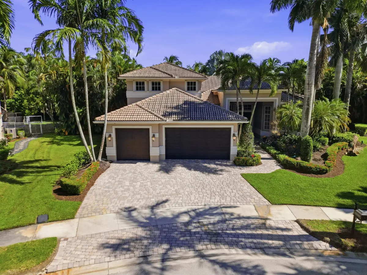 Front of Home at 1580 VICTORIA ISLE Way, Weston