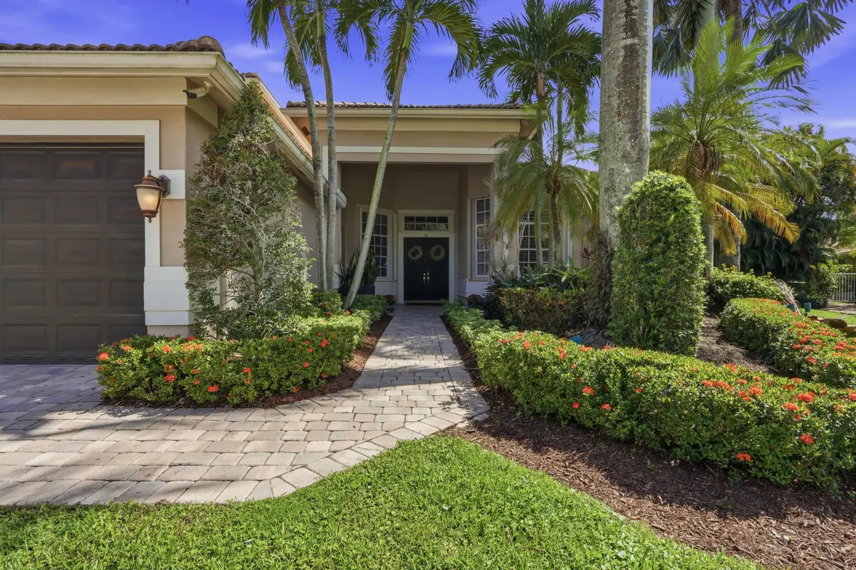 Entrance at 1580 VICTORIA ISLE Way, Weston