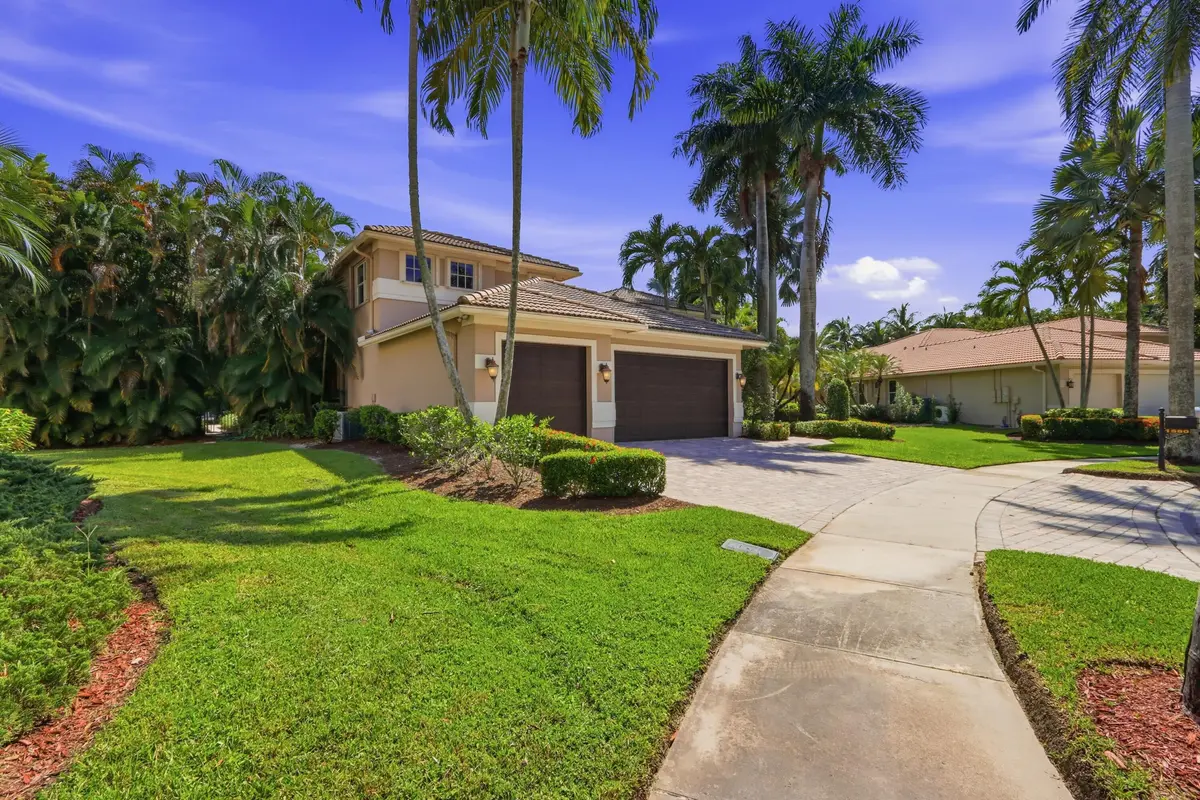 Front of Home at 1580 VICTORIA ISLE Way, Weston
