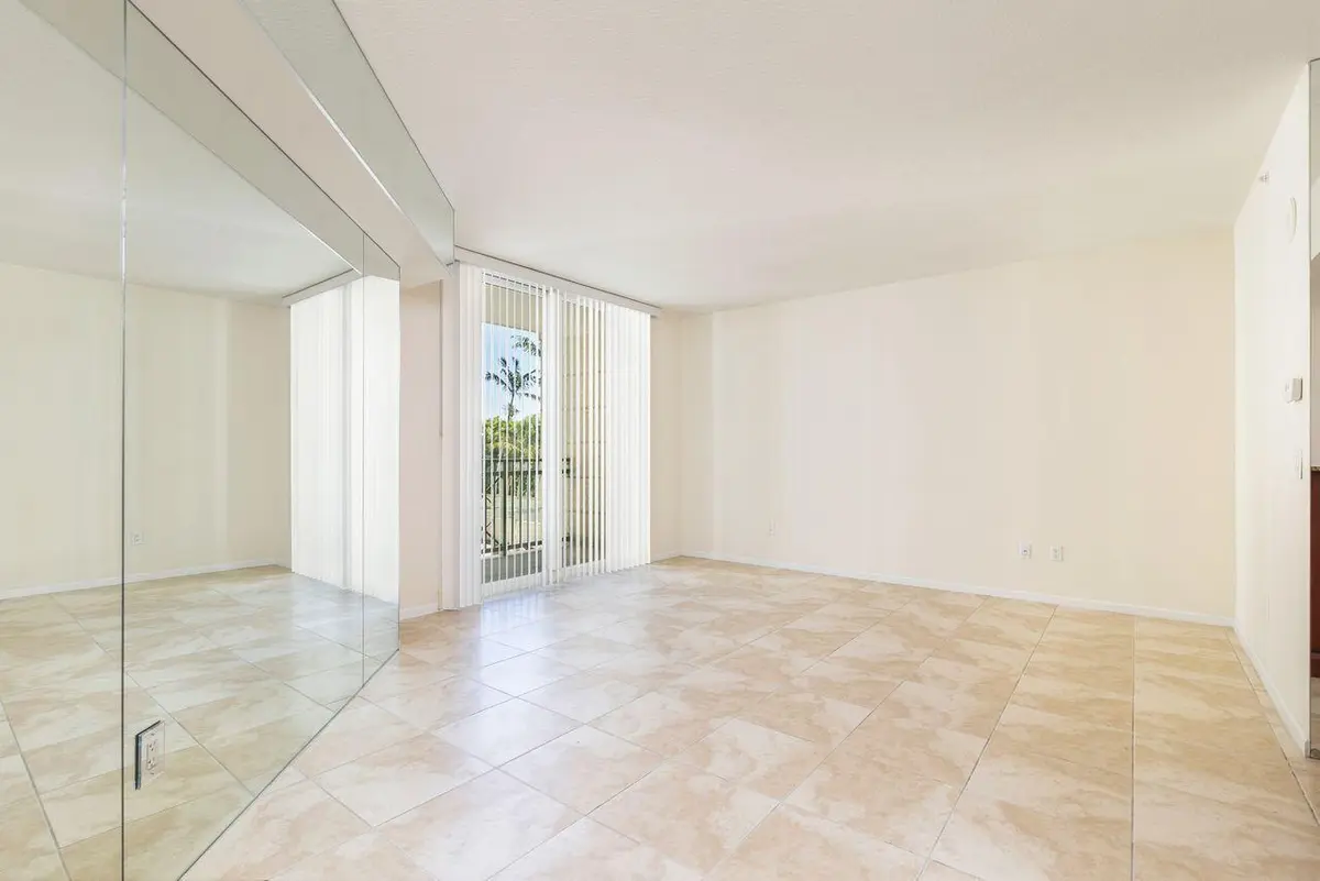 IMG_5179 at 403 S Sapodilla Avenue 203, West Palm Beach