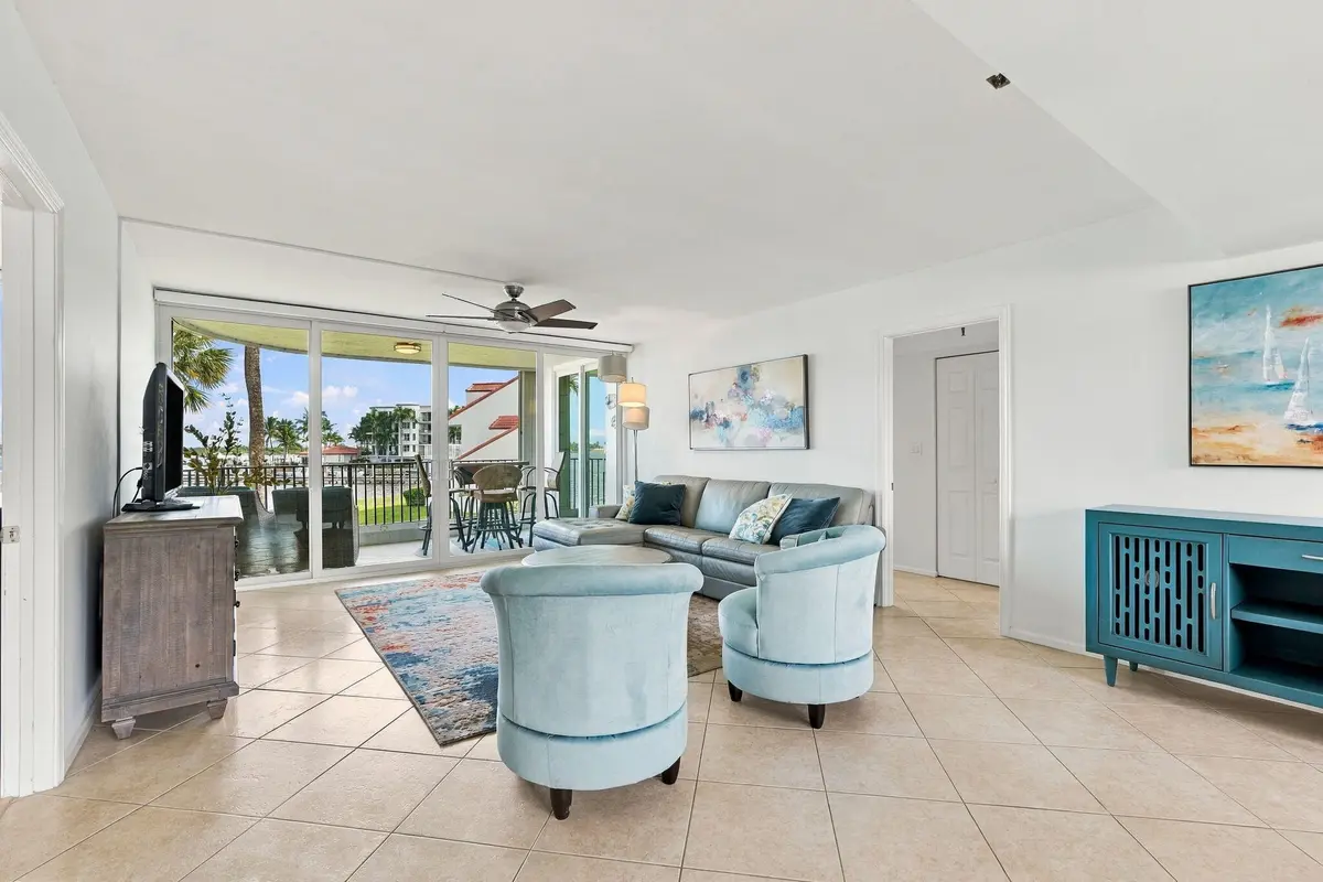 viewfromentry at 8200 Lakeshore Drive 2020, Hypoluxo