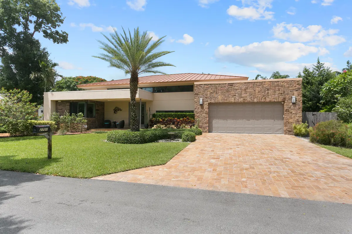 Front of Structure at 2701 NE 2ND Avenue, Wilton Manors