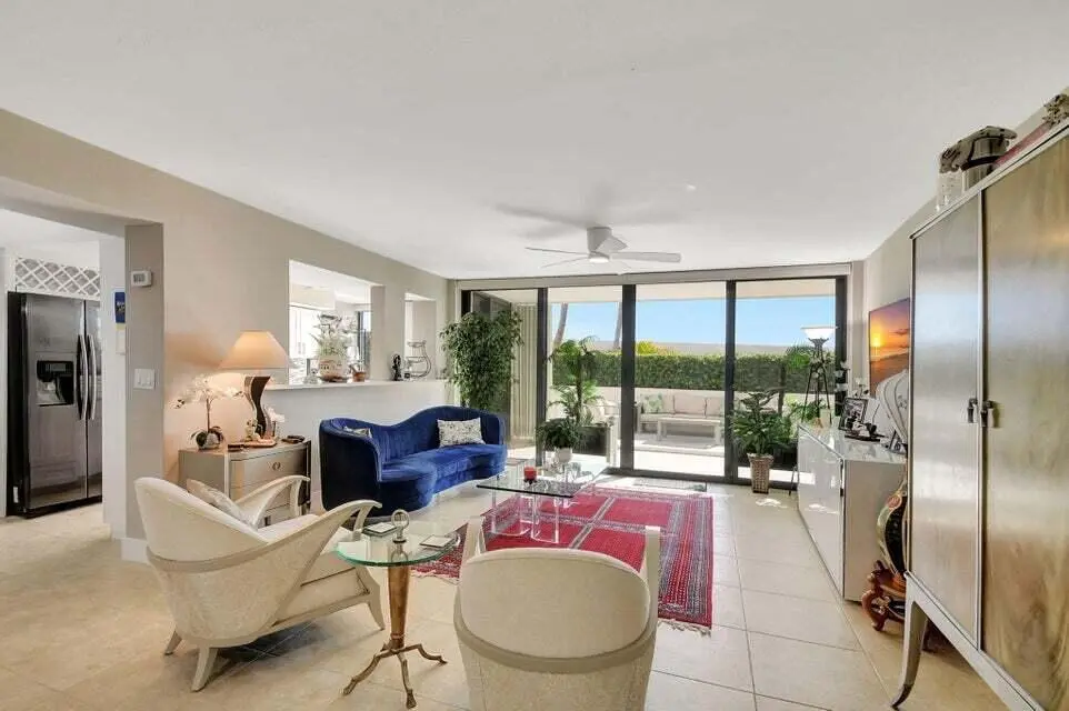 Living room at 3590 S OCEAN Boulevard 104, South Palm Beach