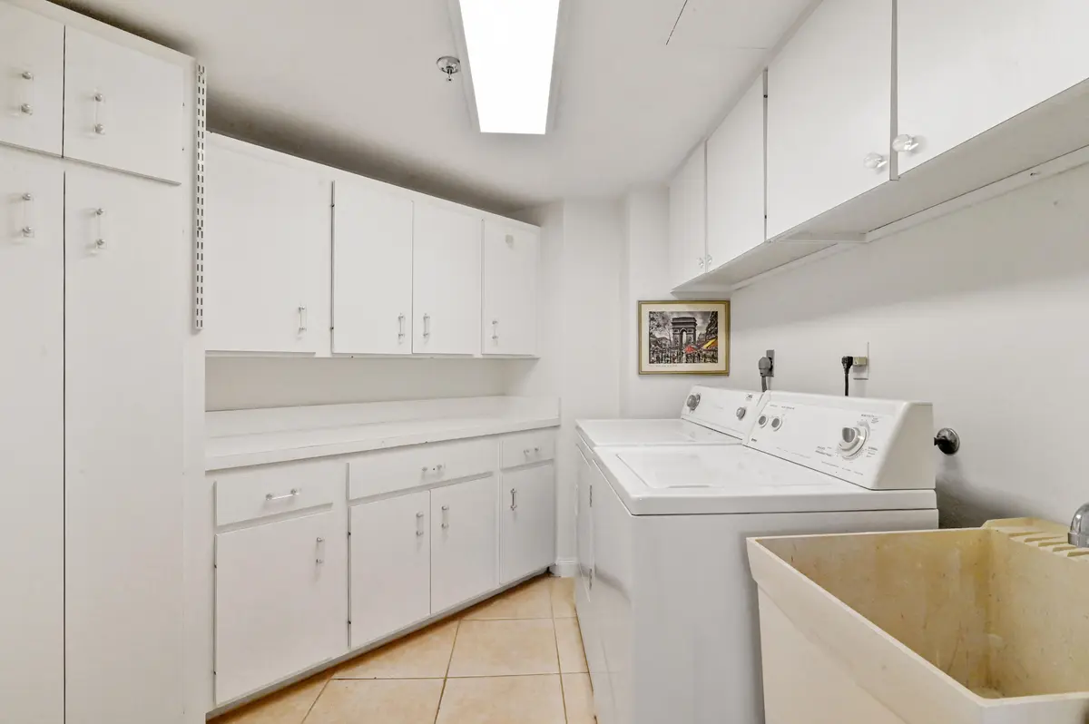 LAUNDRY ROOM at 1900 CONSULATE Place 1704, West Palm Beach