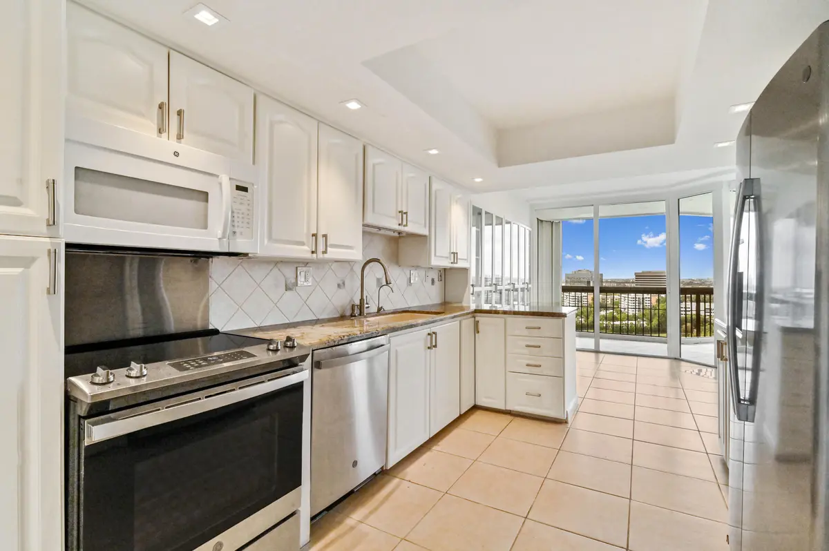 KITCHEN at 1900 CONSULATE Place 1704, West Palm Beach