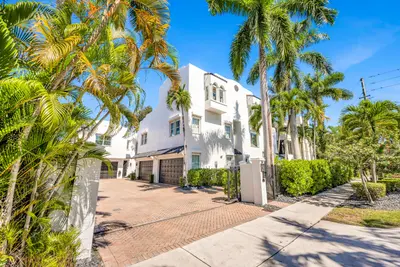 1627 E BROWARD Boulevard, Fort Lauderdale – Townhouse for sale