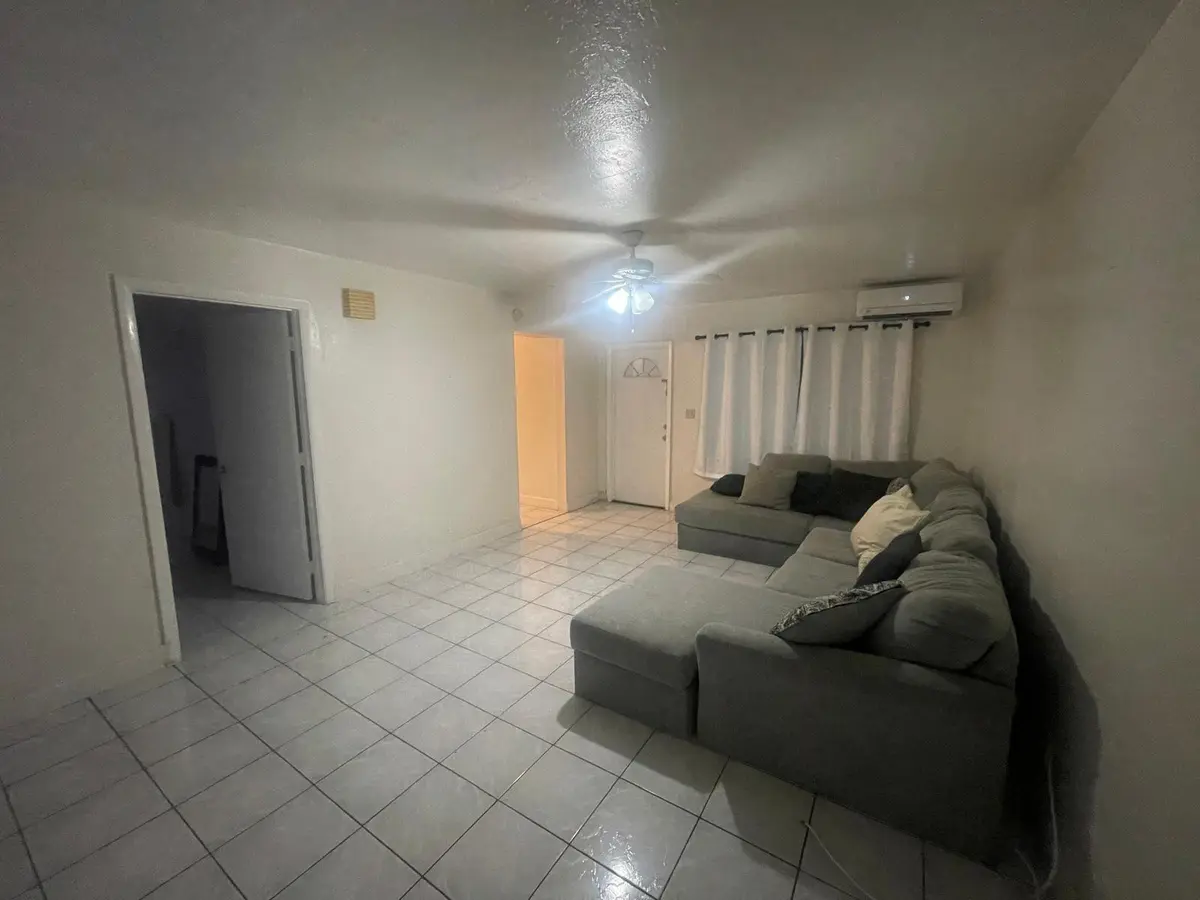Photo 1 at 1727 Dewey Street 1, Hollywood