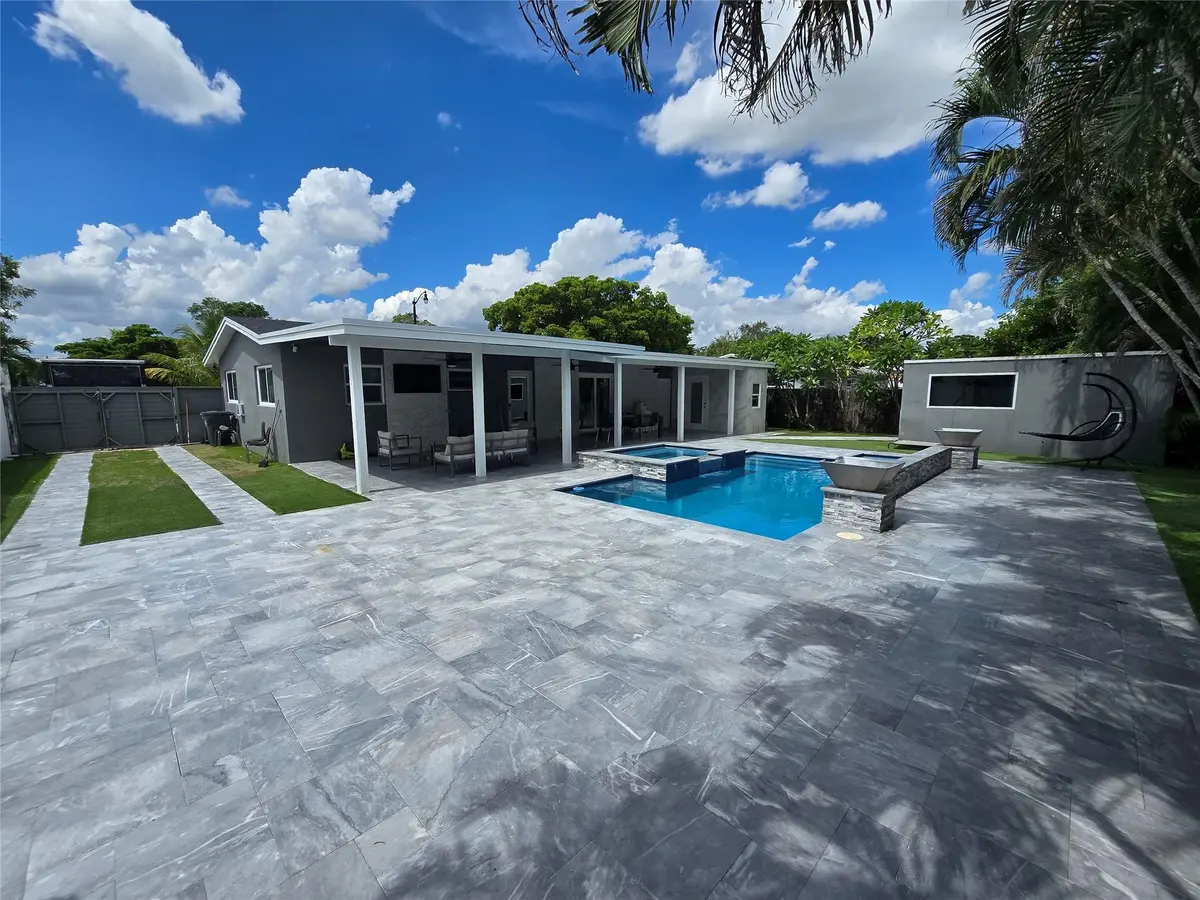 Photo 3 at 2340 NE 8th Avenue, Pompano Beach