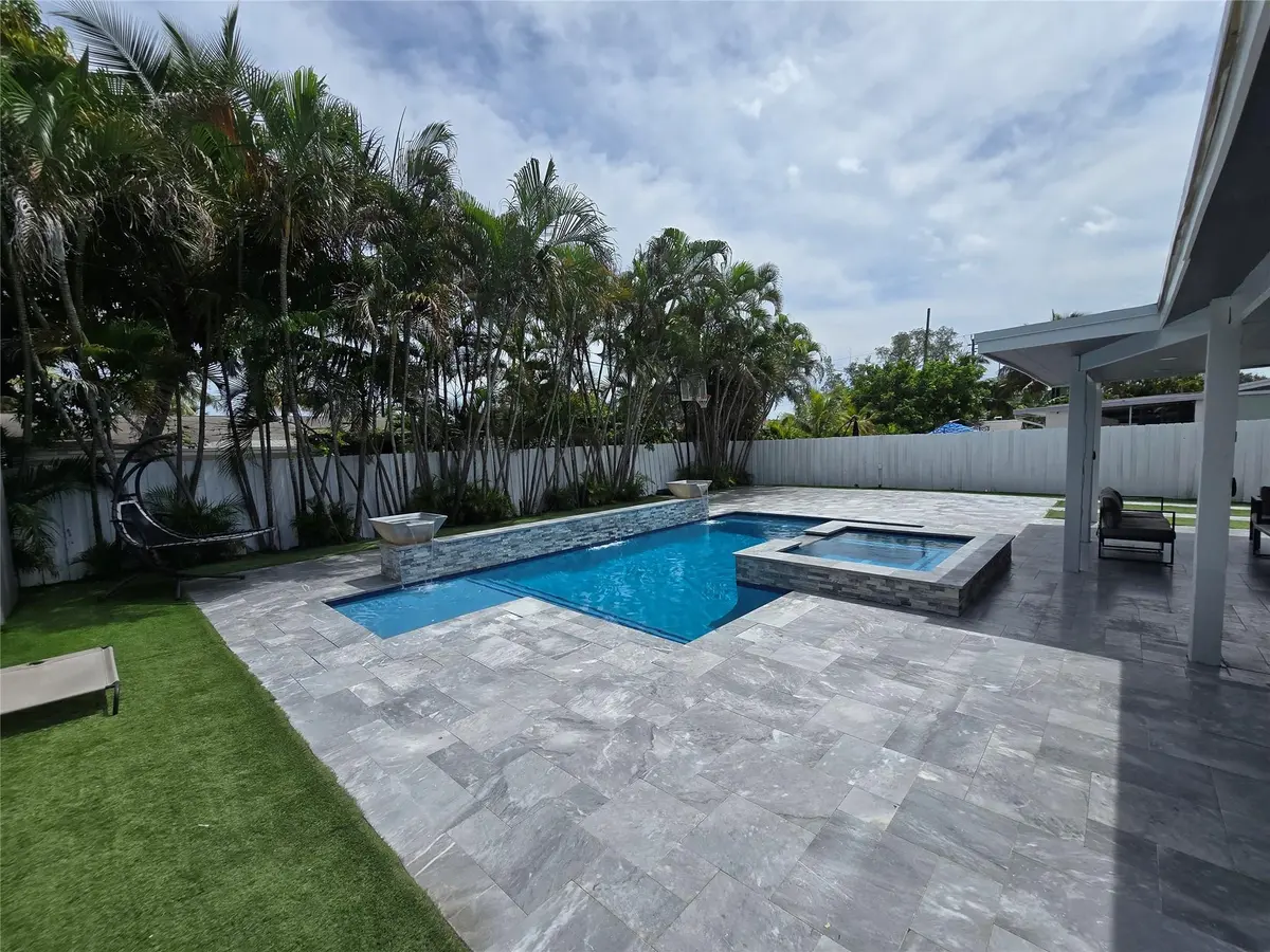 Photo 5 at 2340 NE 8th Avenue, Pompano Beach