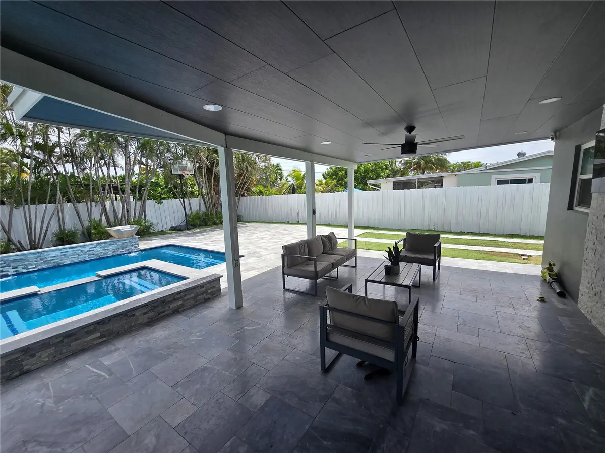 Photo 7 at 2340 NE 8th Avenue, Pompano Beach
