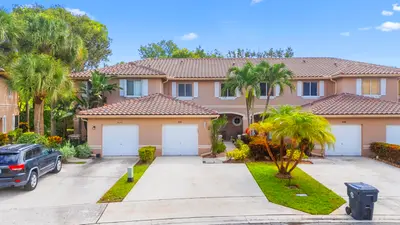 4700 Pinemore Lane, Lake Worth – Townhouse for sale