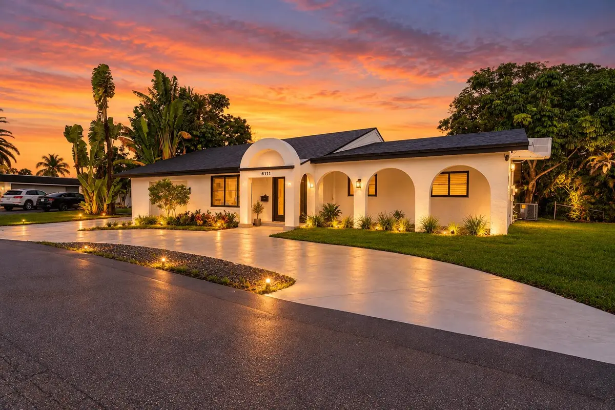 Front of Structure at 6111 WHITE OAK Lane, Tamarac