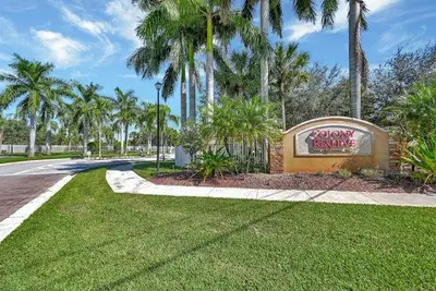 5831 Monterra Club Drive, Lake Worth – Townhouse for sale