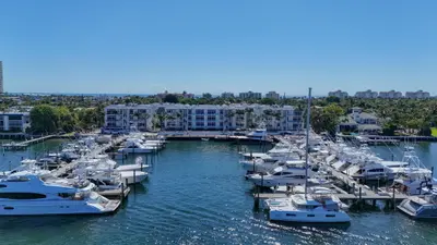 184 Lake Drive 4102, Palm Beach Shores – Condominium for sale