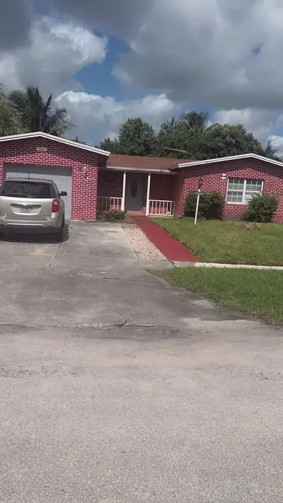 6631 SW 7TH Place, North Lauderdale – Single Family Residence for sale