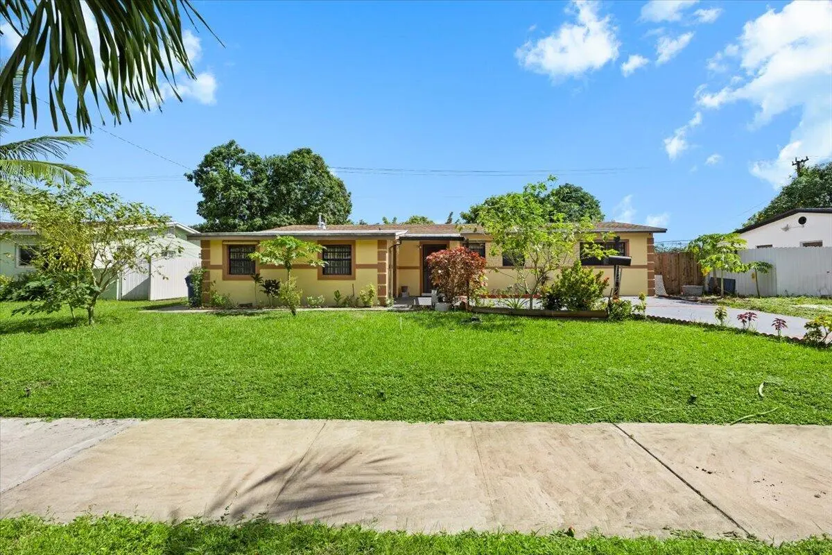 04-424A7184 at 18921 NW 24th Avenue, Miami Gardens