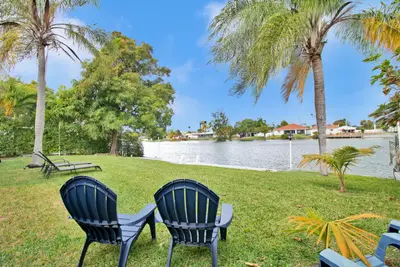 1031 SW 3RD Street, Hallandale Beach – Duplex for sale